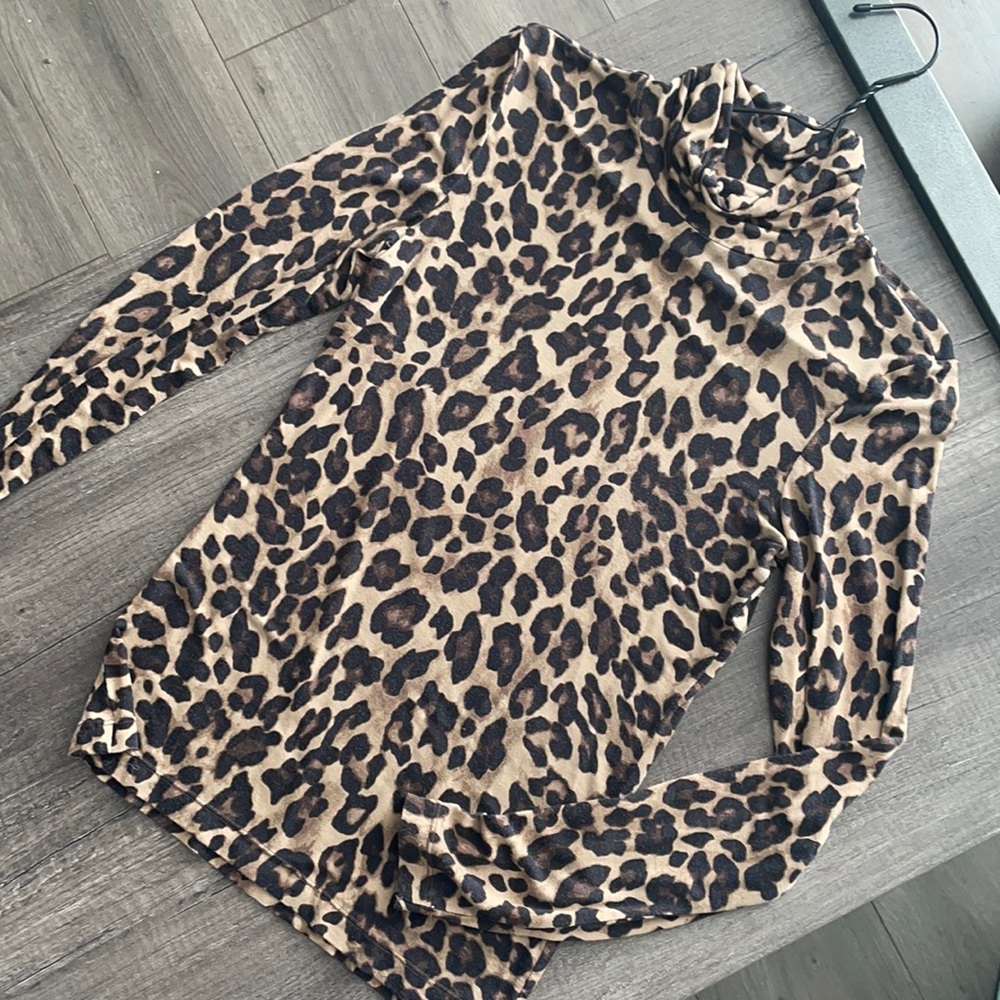 Leopard turtleneck